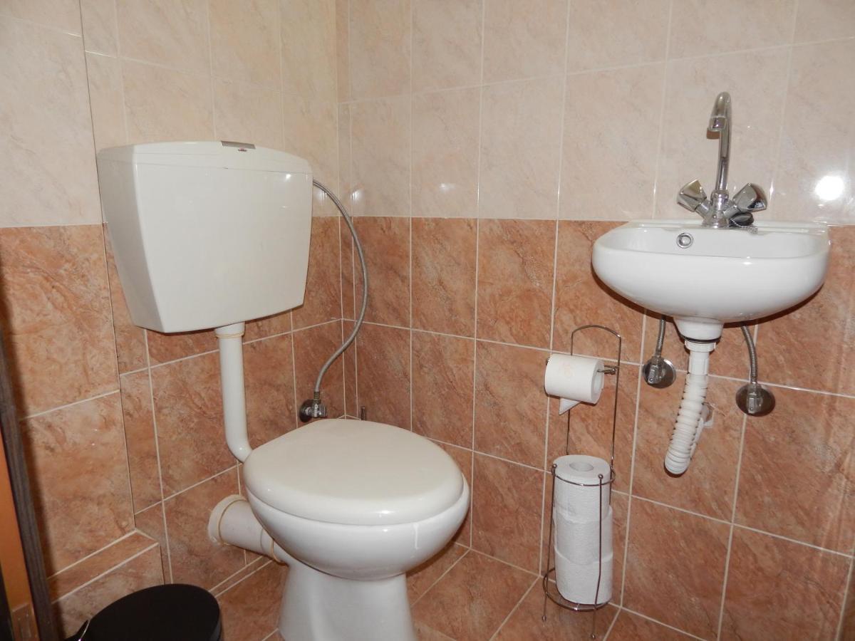 οδυσσεια, κοντά σε αεροδρόμιο, λιμάνια και θάλασσες *